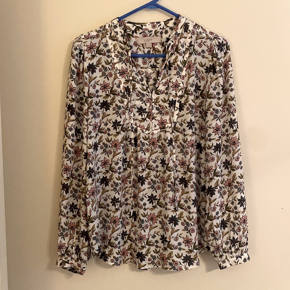 ⭐️ LOFT Floral Tie Neck Top S